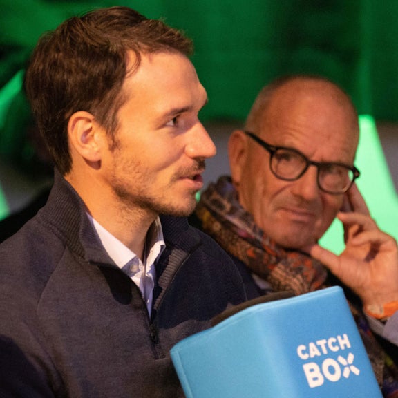 Zwei Speaker mit der Catch Box