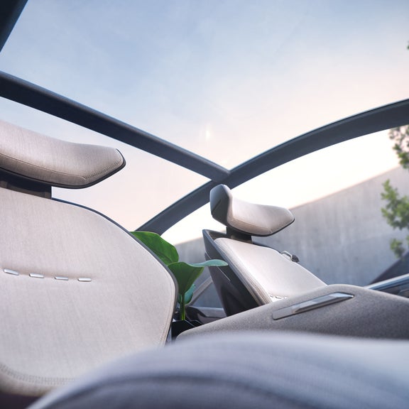 Interior view of the Audi grandsphere concept with a view out of the panoramic roof.