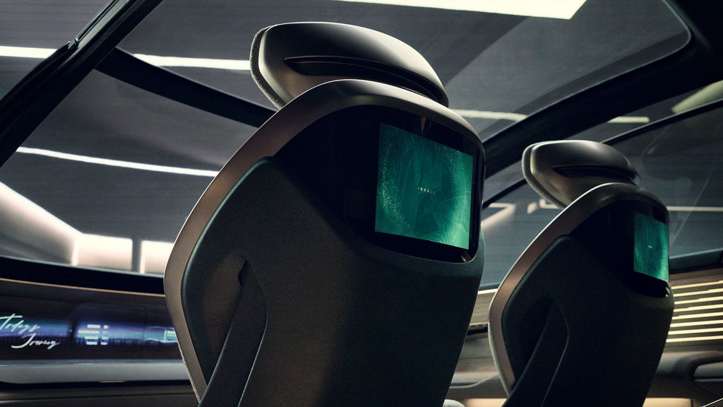 Bildschirme in den Lehnen der vorderen Sitze integriert.
