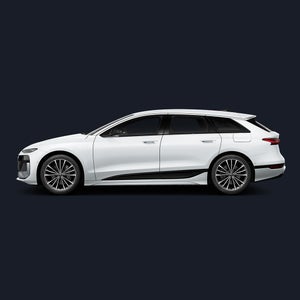Seitenansicht eines weißen Audi A6 Avant e-tron auf dunklem Hintergrund.