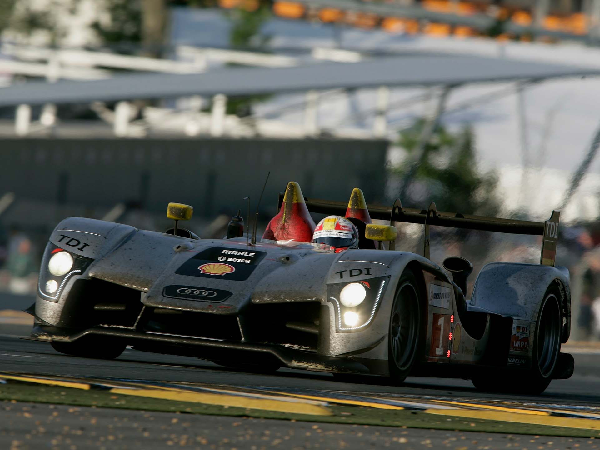 A picture of the Audi R15 TDI at Le Mans in 2009.