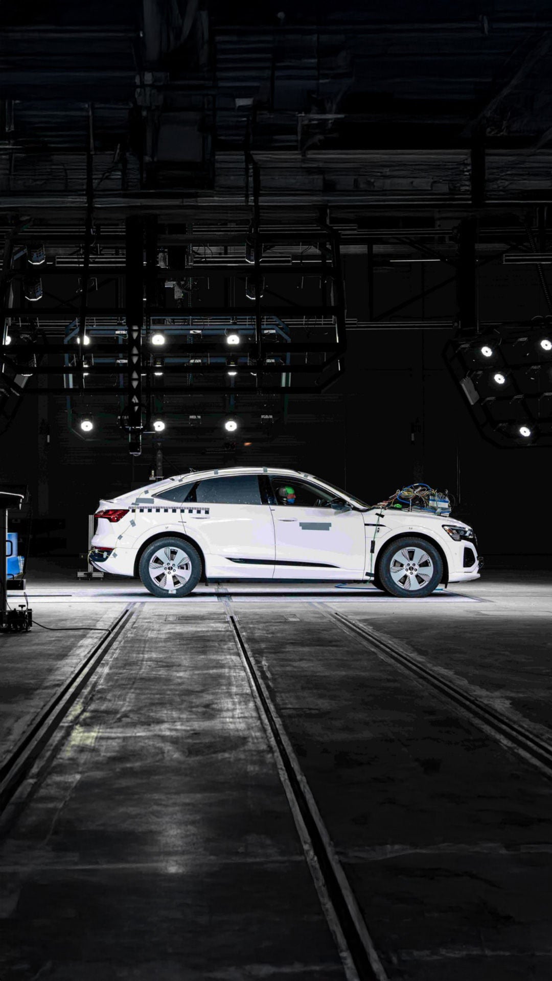 Heckcrashtest mit einem Audi Q8 e-tron