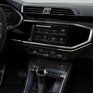 Foto del sistema MMI Navegación del Audi RS Q3 Sportback 10 years edition con el número de la edición incluido. 