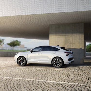 Audi Q3 Sportback 光と影が描く、造形美