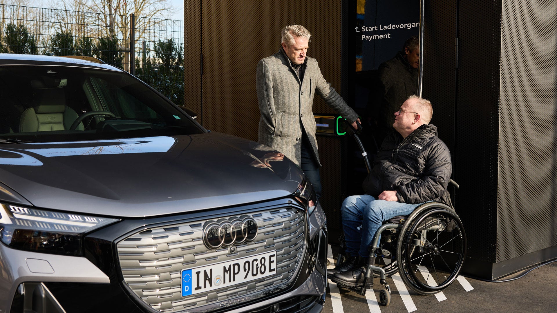 Barrierefreiheit am Audi charging hub in Frankfurt