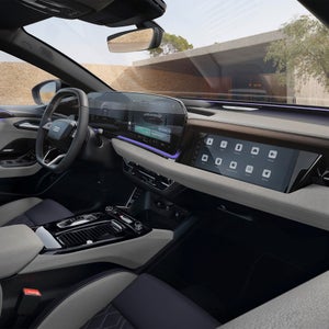 Foto de la tecnología de pantalla panorámica de los modelos Superpremium de Audi.  
