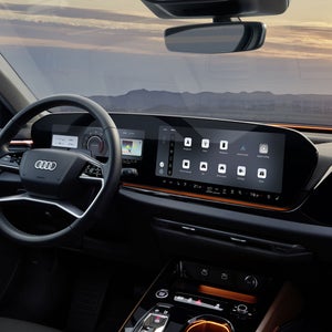 Närbild på panoramadisplayen vid förarplatsen i A5 Avant.