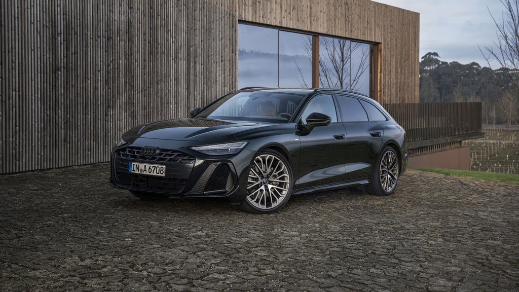 The all-new A6 Avant right image