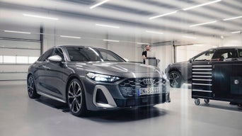 Foto de revisiones de mantenimiento de vehículos Mild hybrid. 