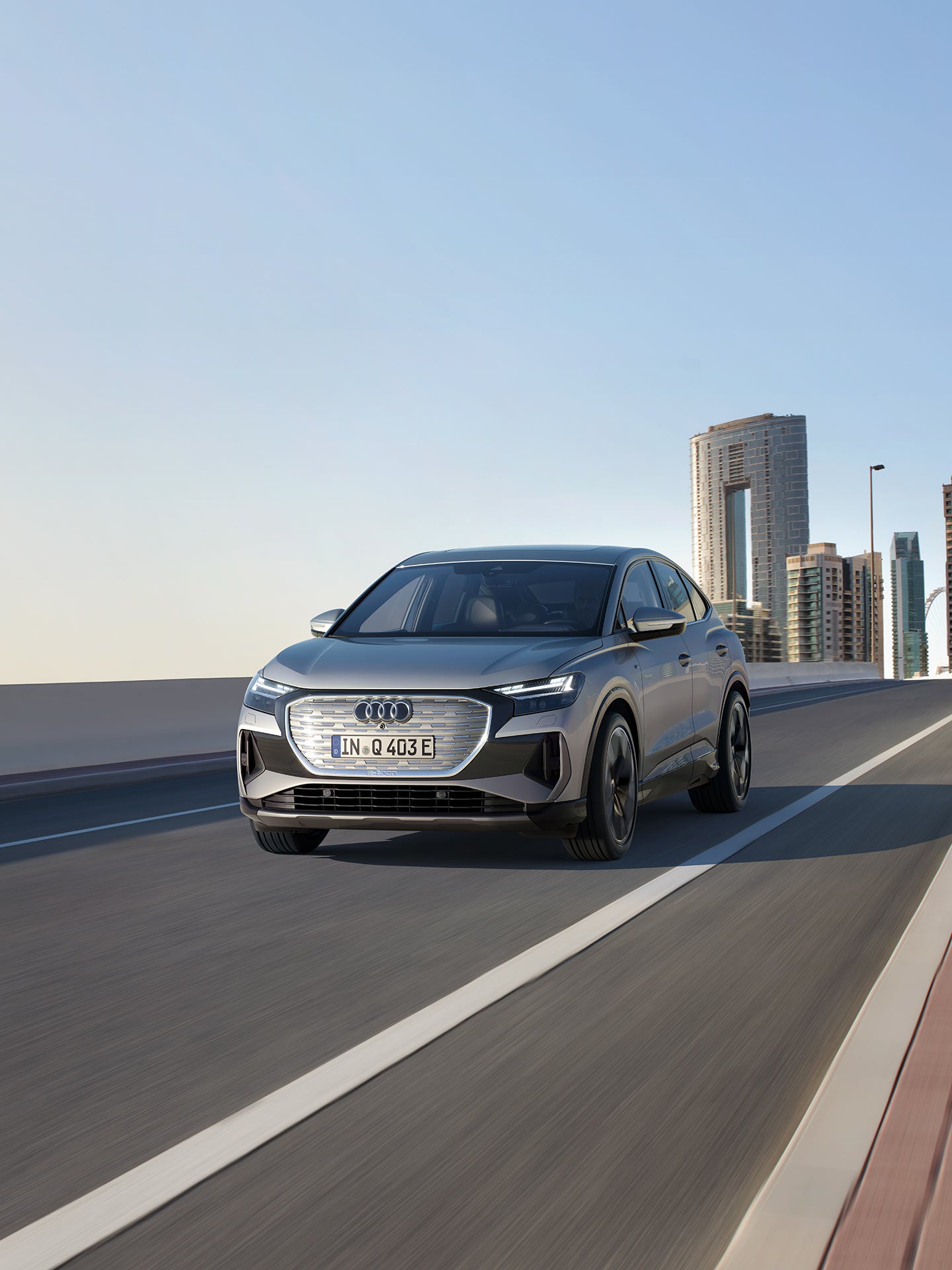 Elektryczne Q4 Sprtback e-tron na drodze