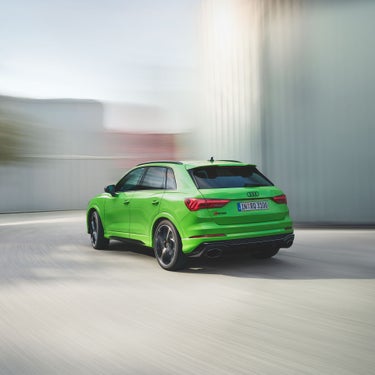 Foto de la parte trasera de un Audi RS Q3. 