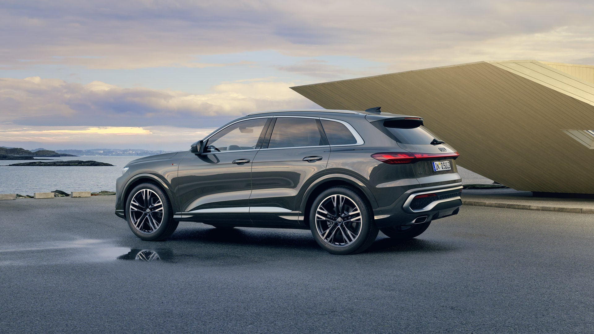 Audi Q5 S line 35 TDI — foto oficial