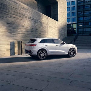 Un Audi Q5 SUV e-hybrid híbrido enchufable.  