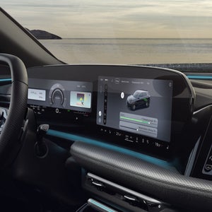 Een close-up van de panoramische displays in de cockpit van de Q5 e-hybrid.