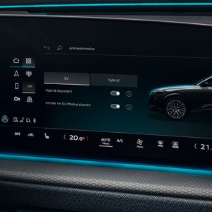 Blick auf das MMI touch-Display des Q5 SUV e-hybrid.