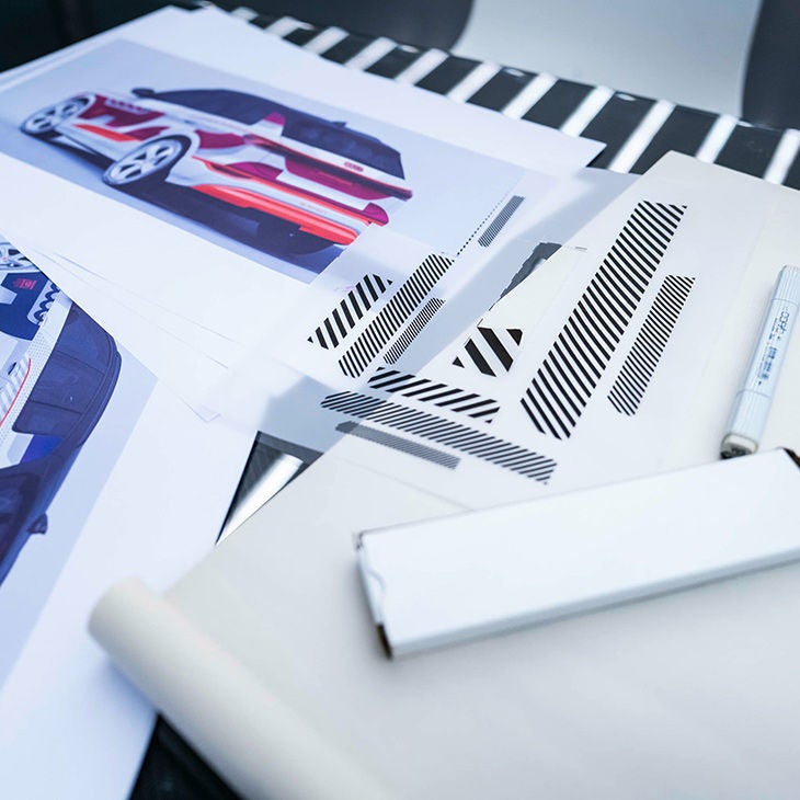 “Like a tailor-made suit”: What makes the decals for the Audi Q6 e-tron prototype unique
