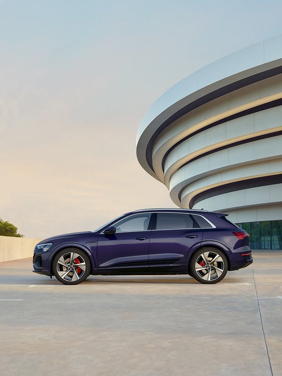 Side view Audi Q8 e-tron, Audi exclusive