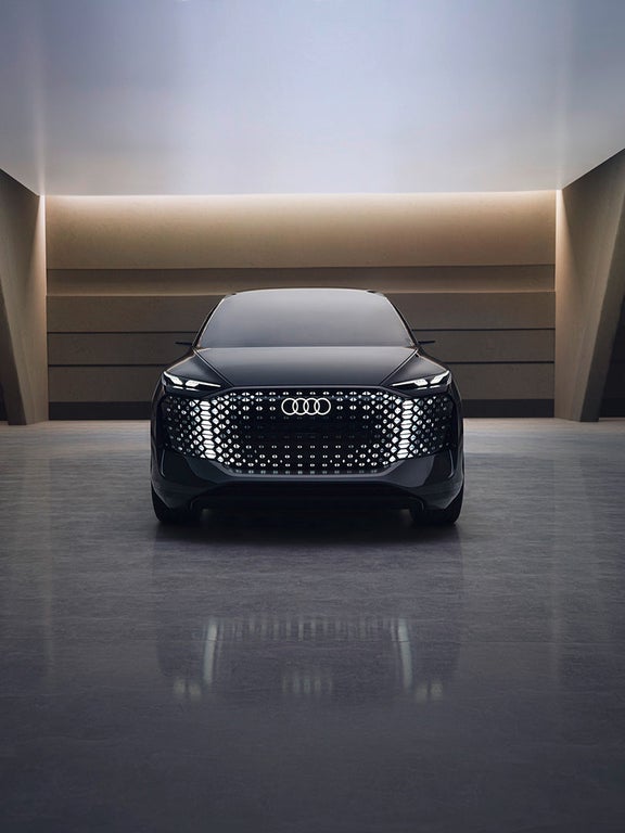 Front view of the Audi urbansphere concept with illuminated LEDs.