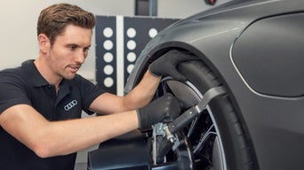 Foto de la experiencia de los trabajadores del servicio reparación Carrocería Elite de Audi. 