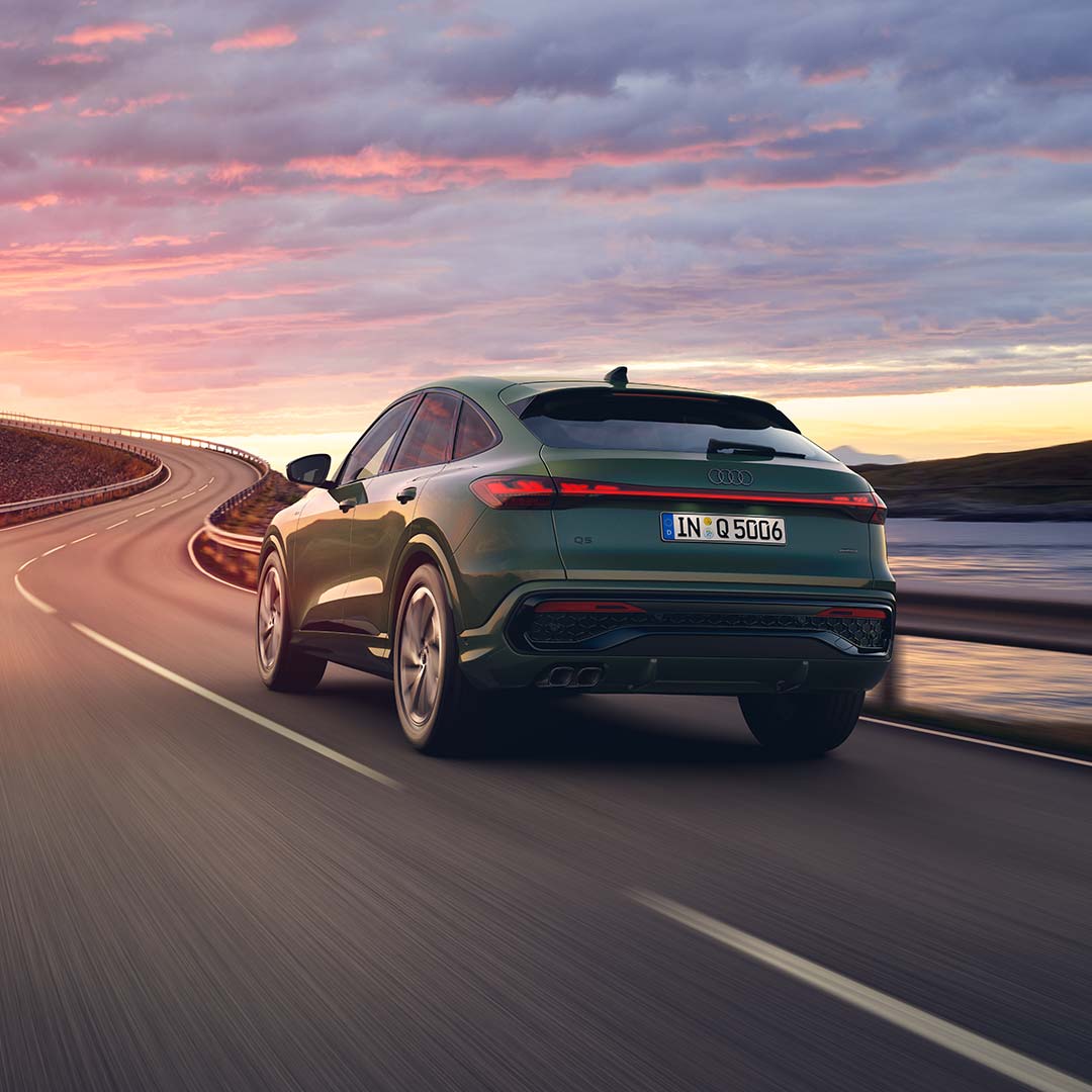 道路を走るAudi Q5