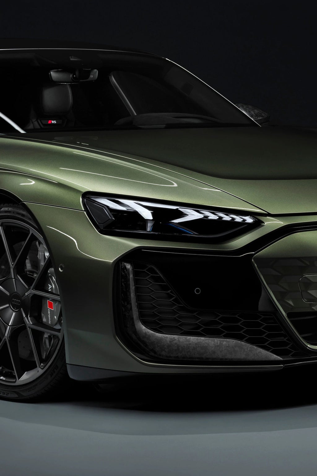 Front of the Audi RS e-tron GT performance¹.