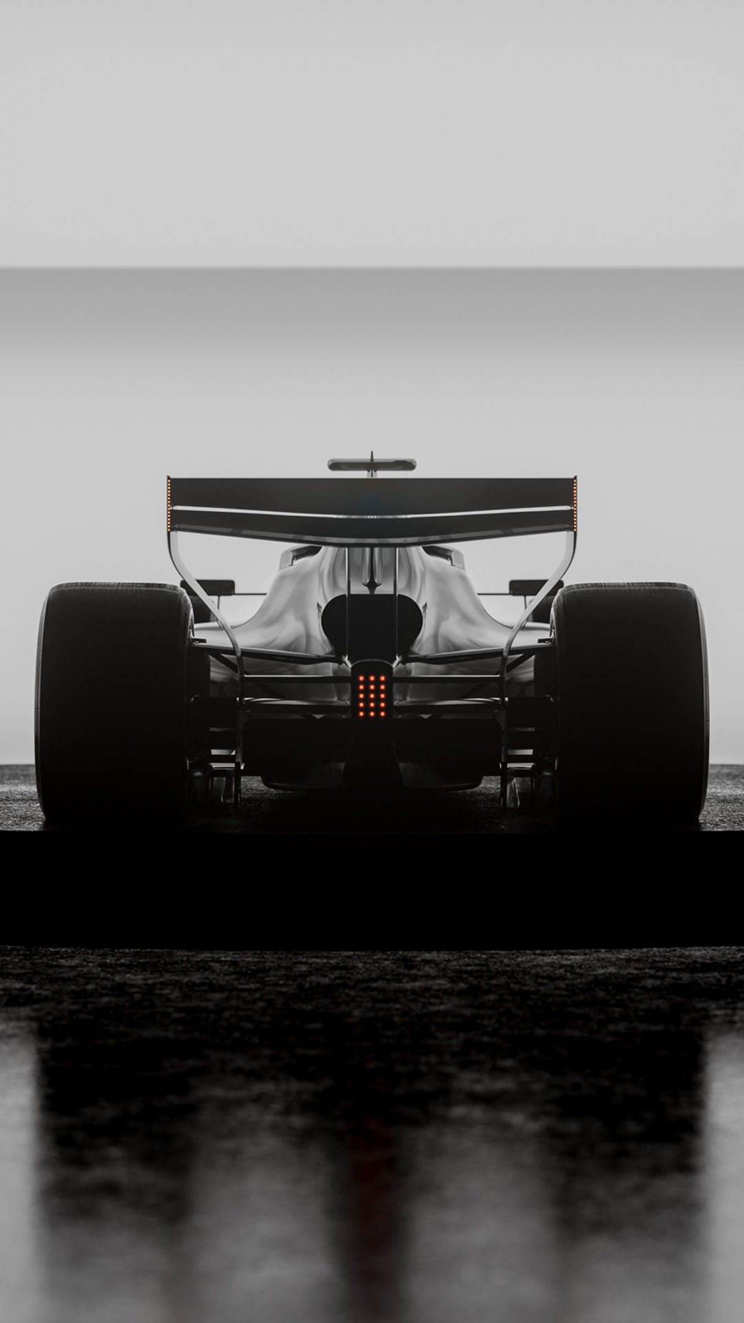 Rennwagen im Stil eines Formel-1-Autos, minimalistisch von hinten beleuchtet, steht auf einer runden Plattform in einem hellen, futuristisch wirkenden Raum.