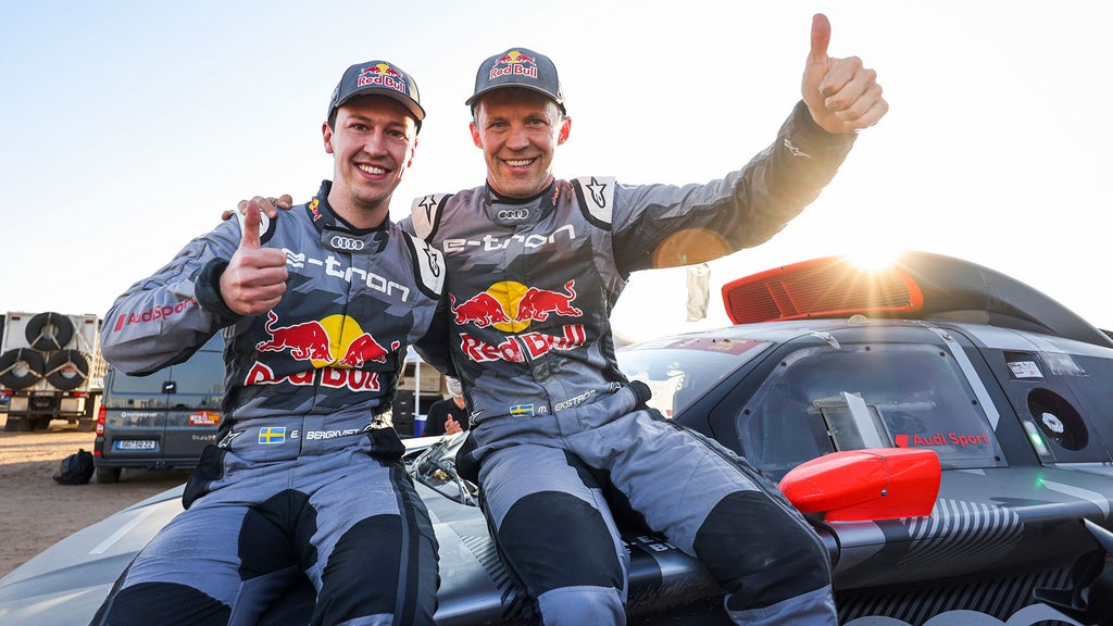 Mattias Ekström och kartläsaren Emil Berqkvist rullade i mål på nionde plats.