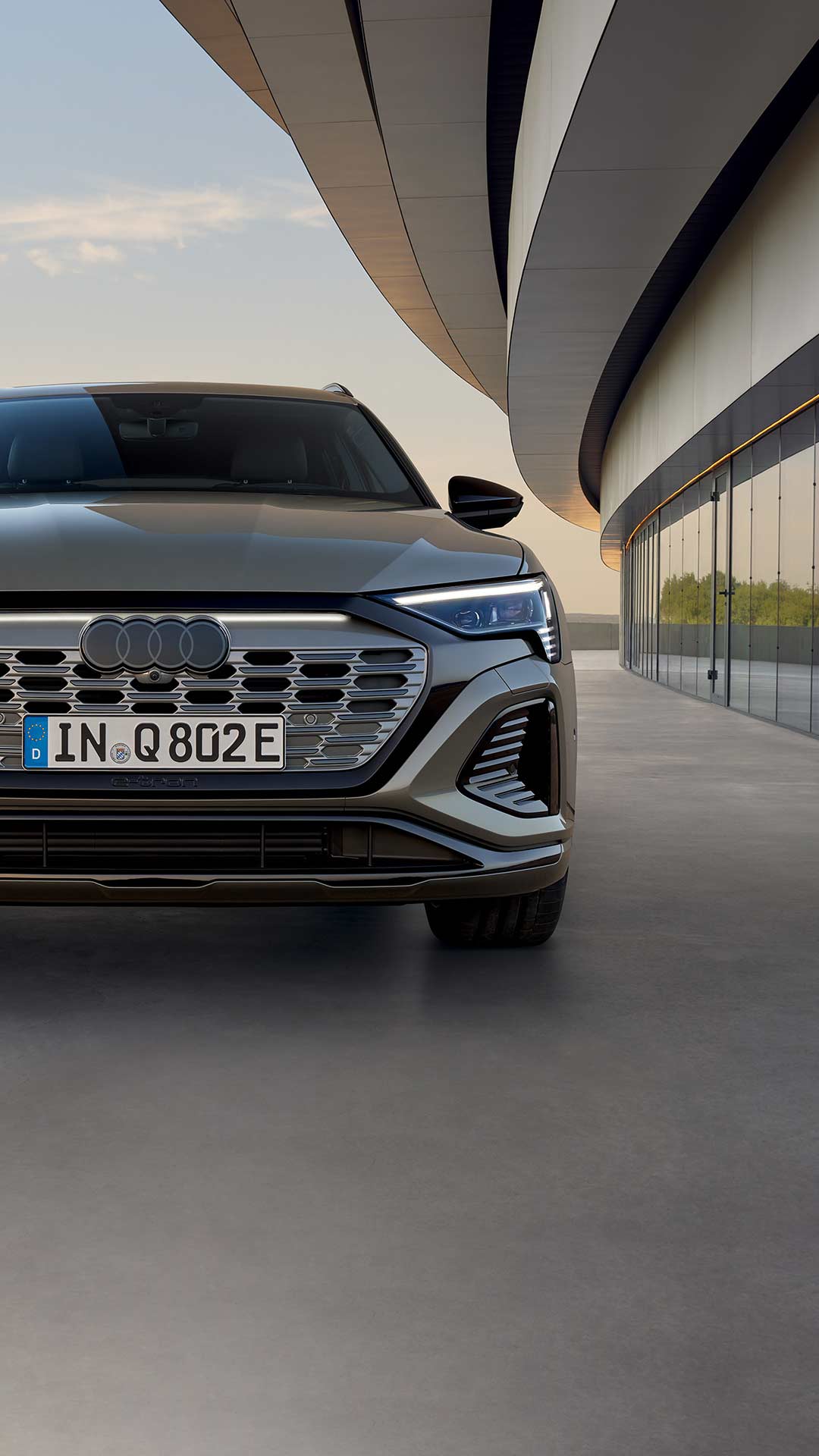 Side view Audi Q8 e-tron