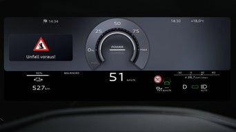 Navigationskarte mit Verkehrsinformationen wird auf einem Infotainmentdisplay im Audi angezeigt.