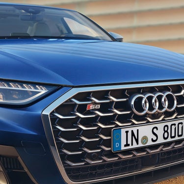 Audi S8 存在感のあるフォルム