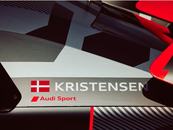 Szczegóły Hoonitrona. Możesz przeczytać imię Kristensen.