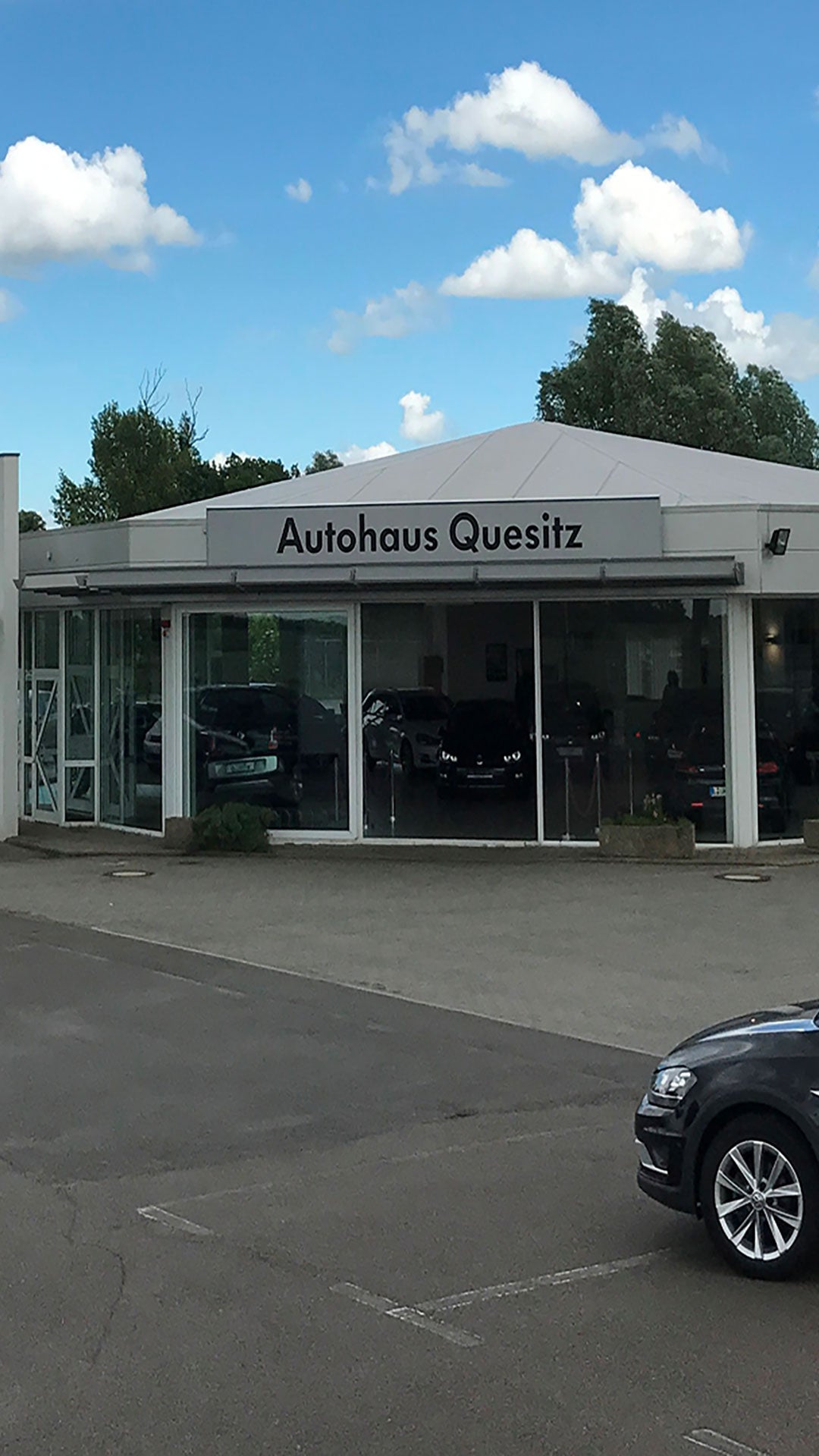 Außenansicht Autohaus Quesitz GmbH
