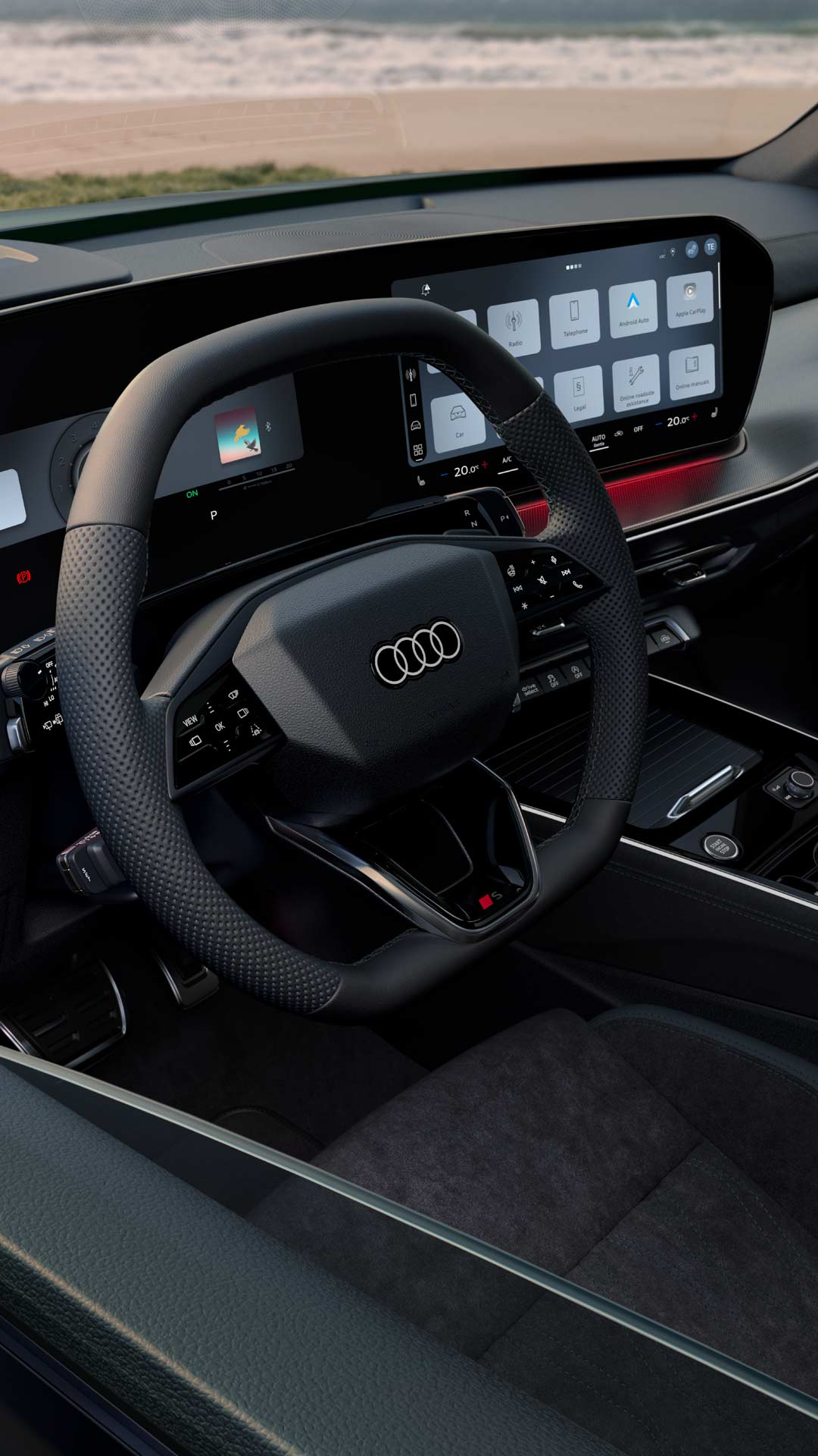 Q3 Sportback interjers. Uzmanības centrā stūre, panorāmas displejs un sarkanā salona apgaismojuma pakotne.