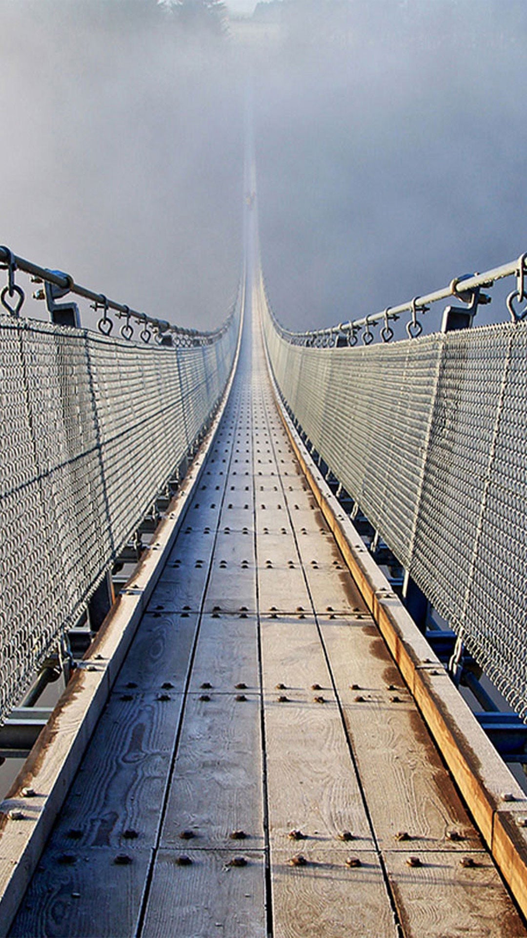 Fotografie einer Hängebrücke