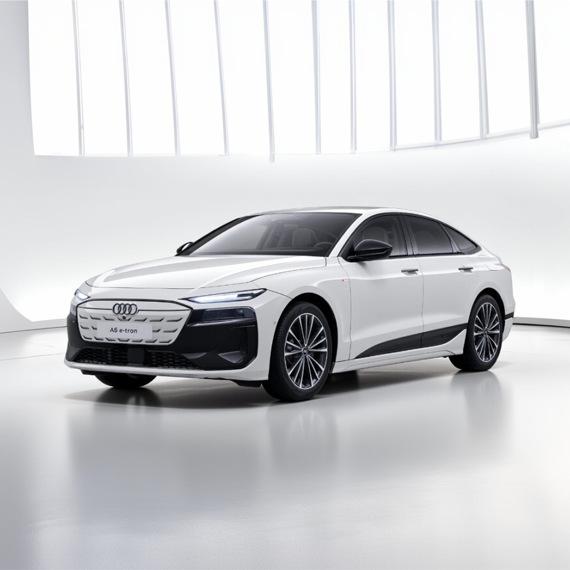 Beigefarbener Audi A6 e-tron, schräg von vorne abgebildet