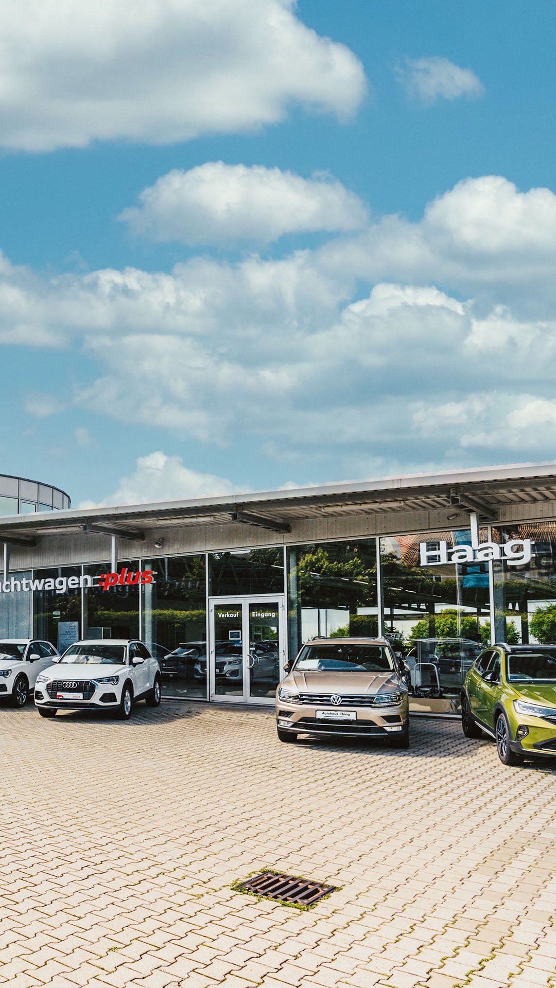 Außenansicht Autohaus Haag Zweigniederlassung der Autohaus Ebersberg GmbH & Co. KG
