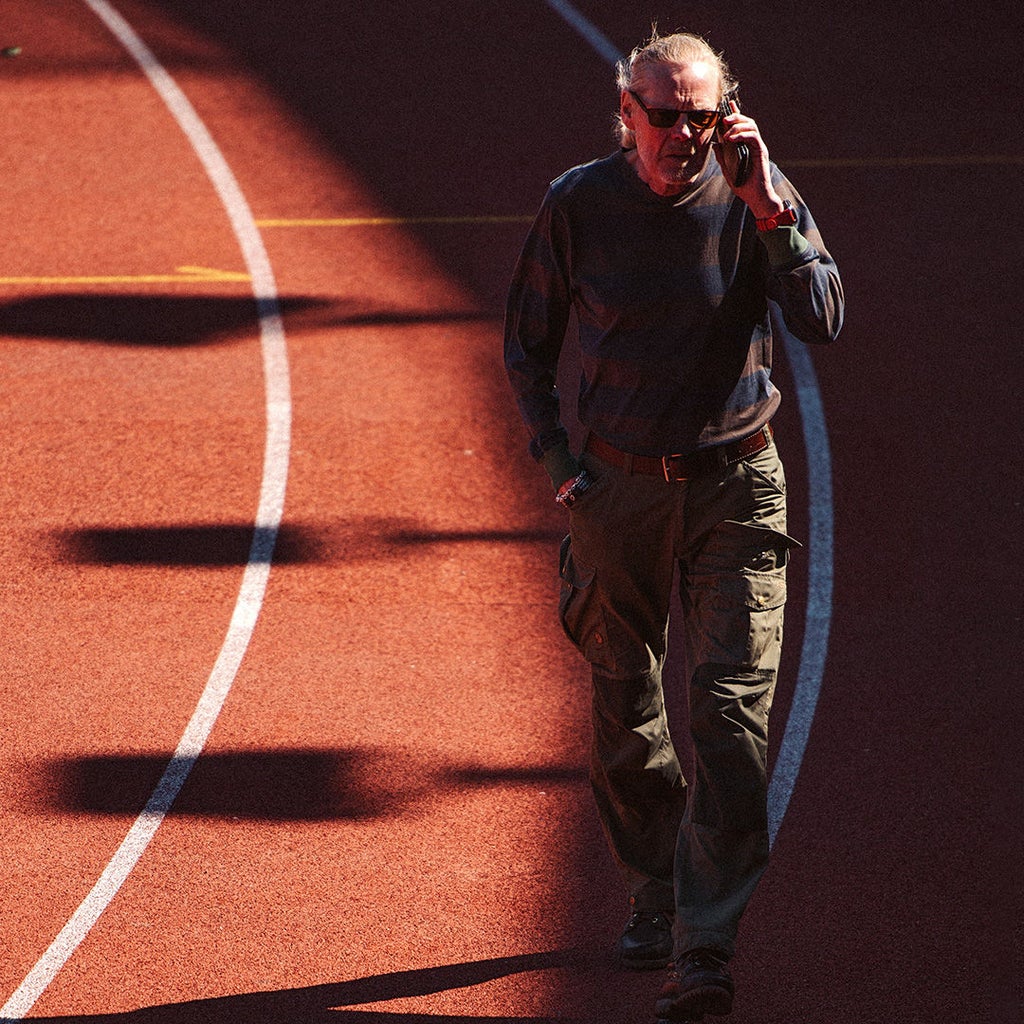 Jan Sandberg går på en löparbana