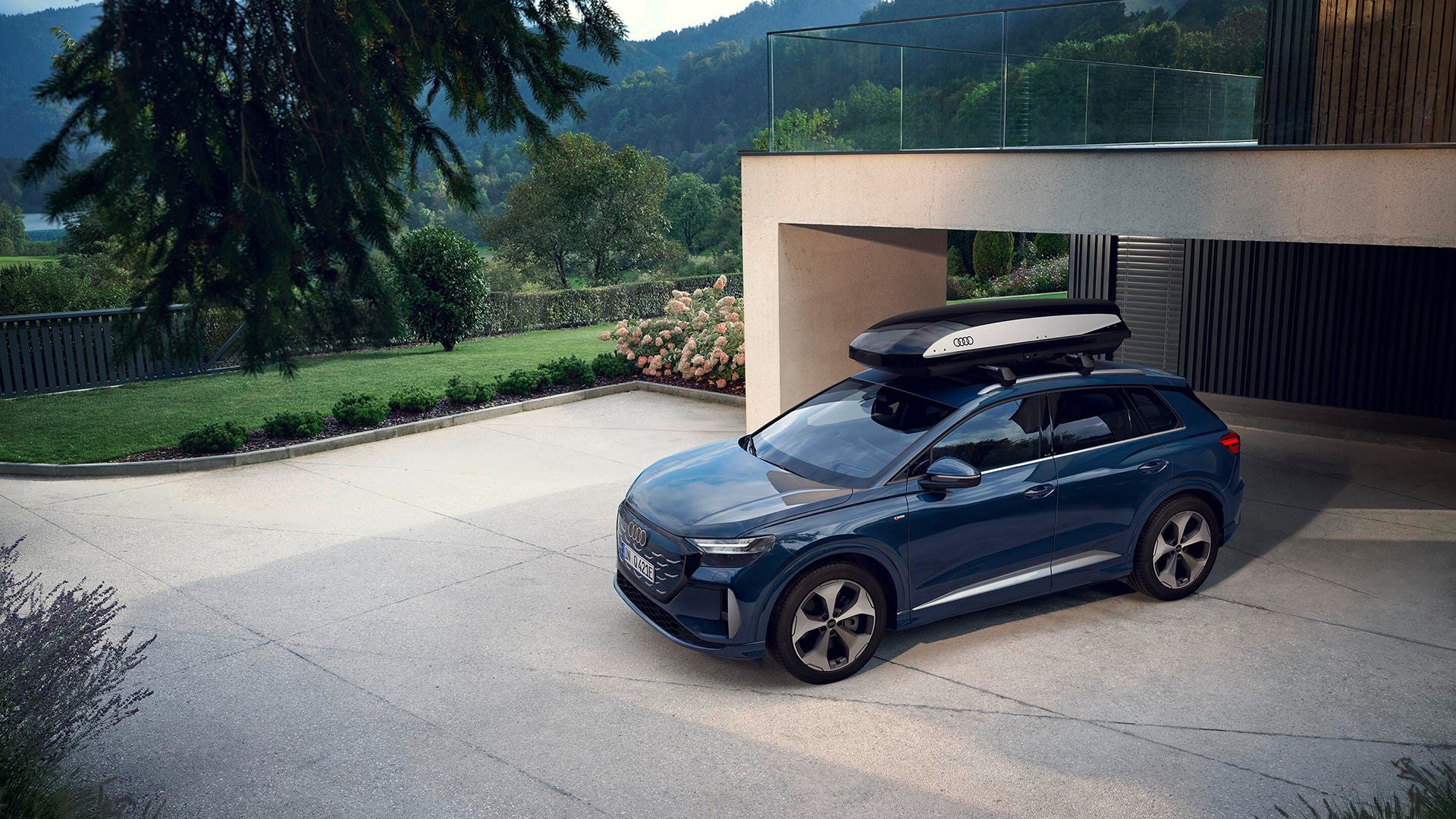 Un Audi Q4 SUV e-tron con carga bidireccional de Audi.