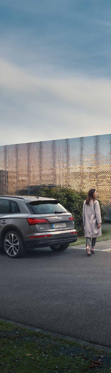 Side rear view of the Q5