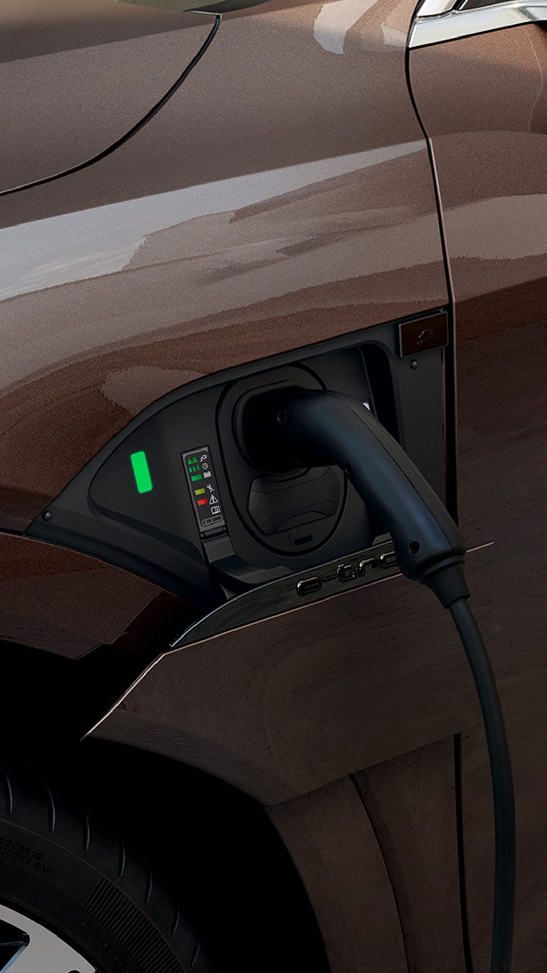 Foto de la carga eléctrica en casa de un modelo eléctrico de Audi. 