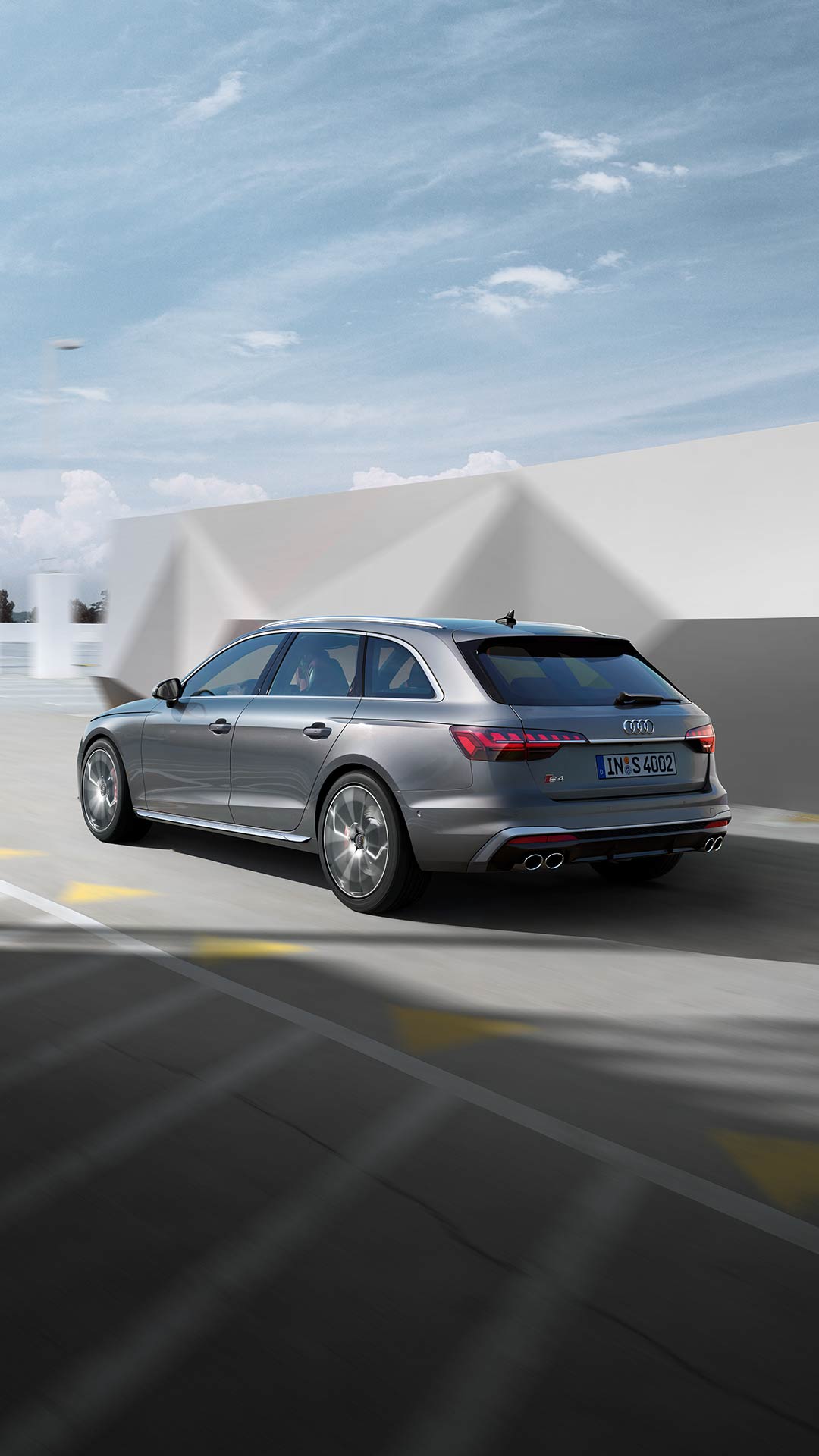 Audi S4 Avant dynamic side view