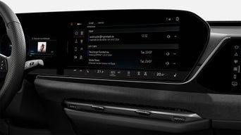 Close-up auf den Bildschirm im vorderen Innenraum eines Audi.