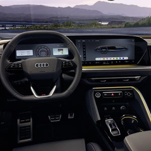 Blick von der Fahrerperspektive in das Cockpit des Q5 Sportback.