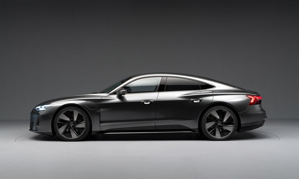 Audi e-tron GT fra siden.