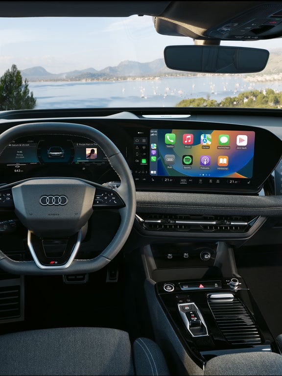 Digitales Cockpit und zentrales Infotainment-Display im Audi A6 Sportback e-tron performance.