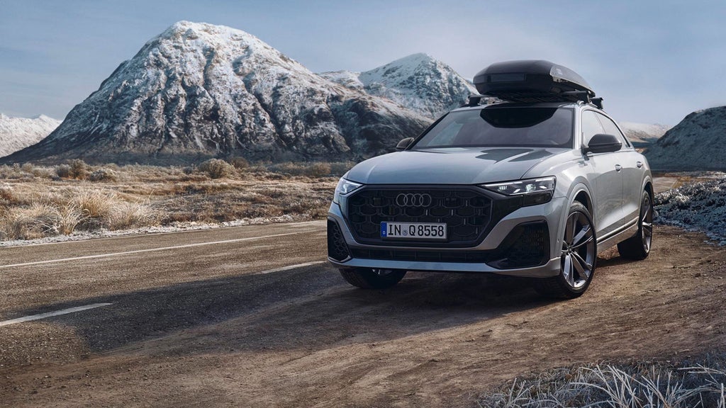 Een dakdrager op een Audi in de bergen.