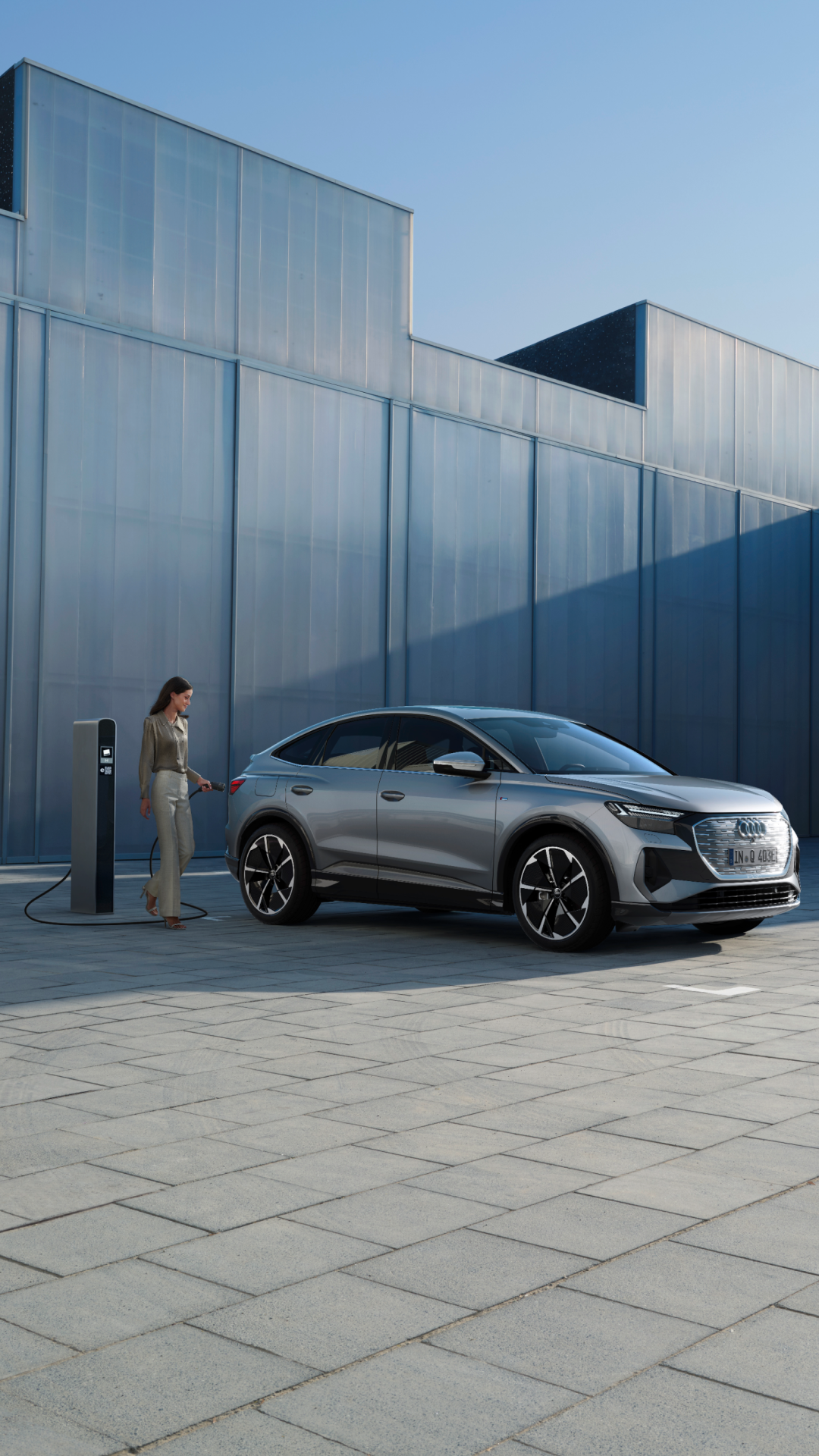 Changer la batterie d’une voiture électrique Audi 