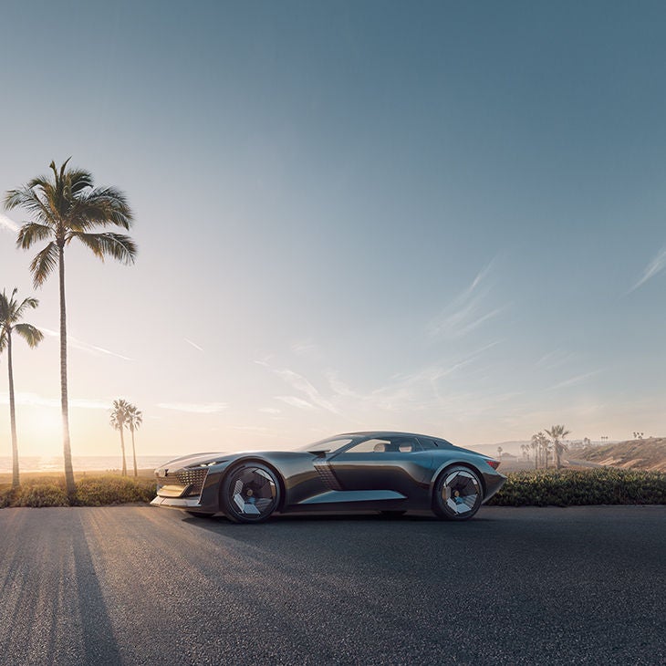 The Audi skysphere concept with closed soft top and wheelbase in “Gran Touring” mode