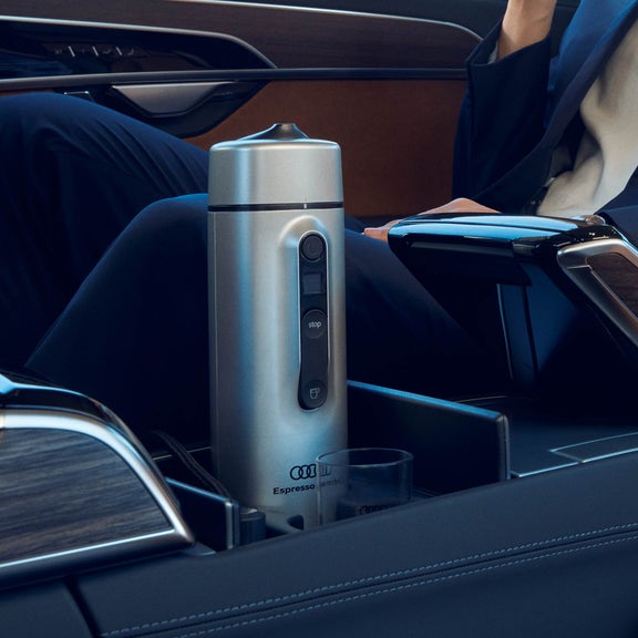 Tecnología espresso móvil que te permite disfrutar del café recién hecho en tu automóvil.