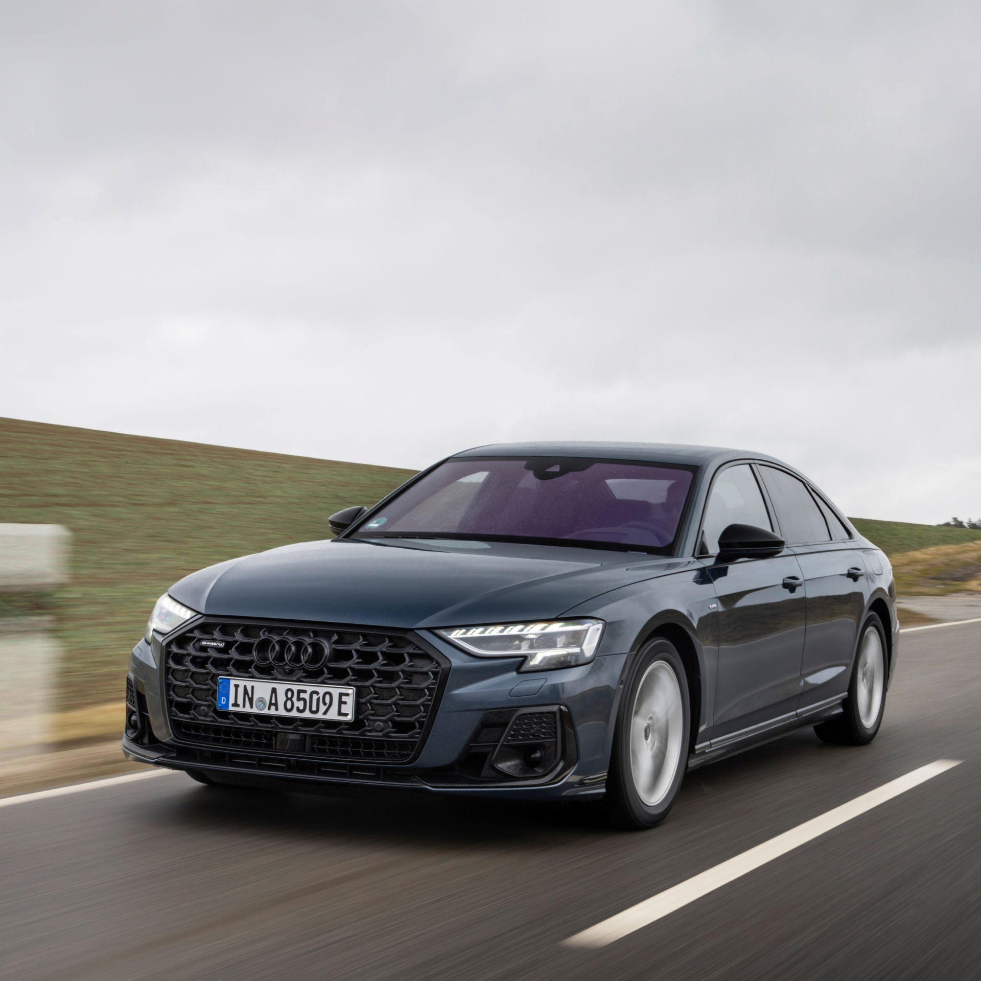 Foto de un coche híbrido enchufable Audi también conocido como PHEV. 